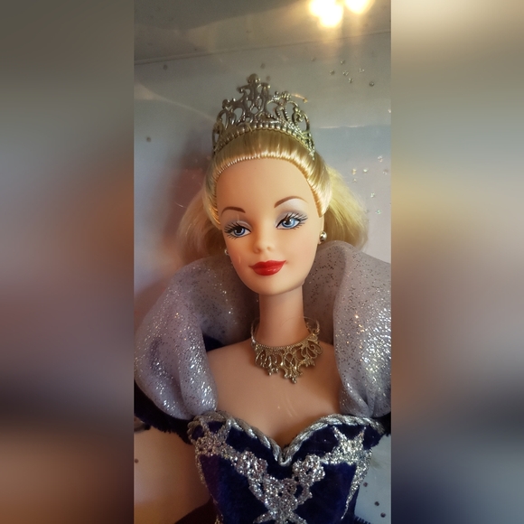 2000 Millennium Barbie - Picture 9 of 16